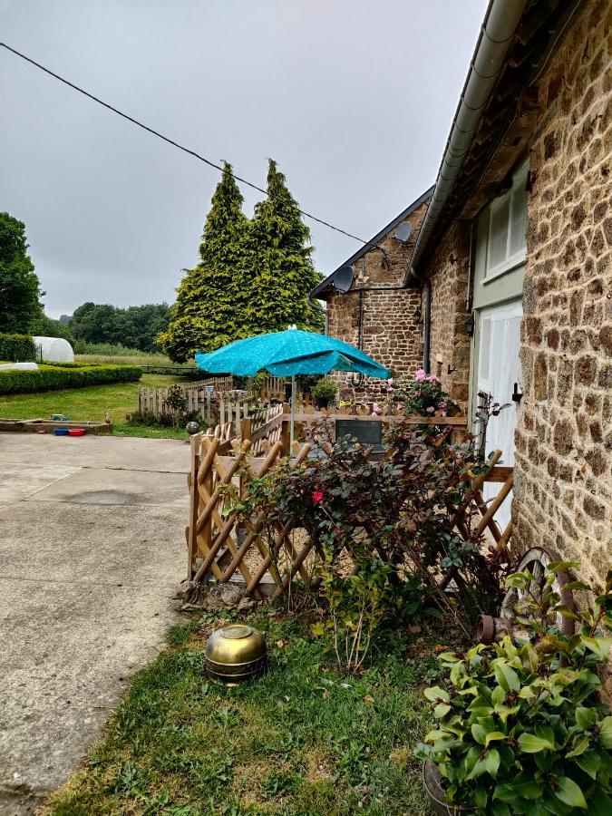 Appartement Les Petits Champs à Buais-les-Monts Extérieur photo