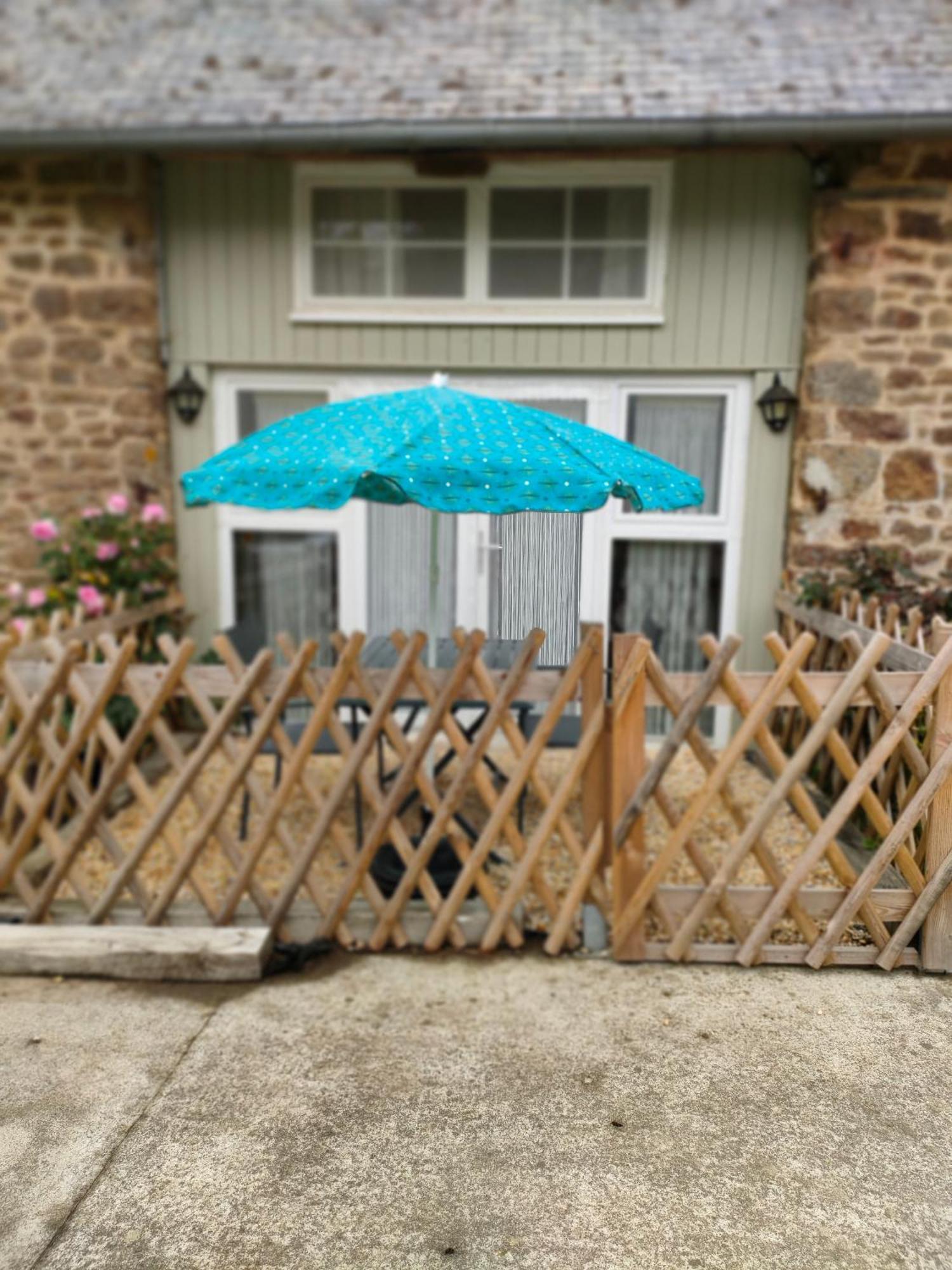 Appartement Les Petits Champs à Buais-les-Monts Extérieur photo