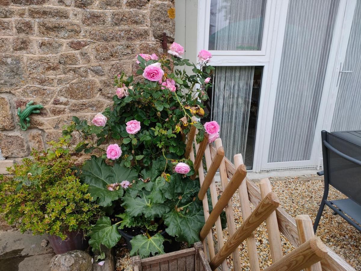 Appartement Les Petits Champs à Buais-les-Monts Extérieur photo