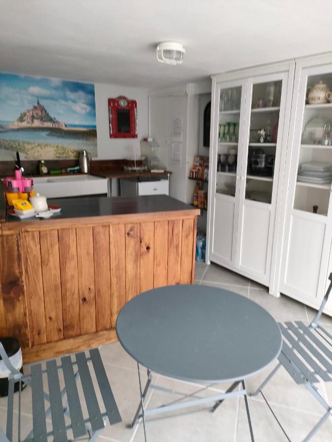 Appartement Les Petits Champs à Buais-les-Monts Extérieur photo